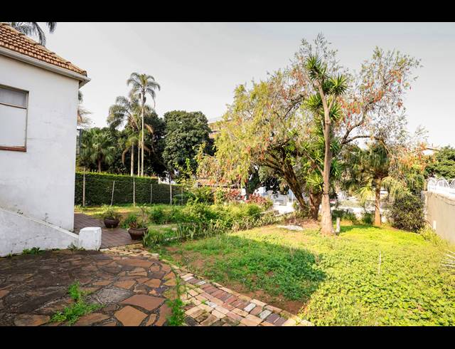 400M² BUILDING FOR SALE IN ESSENWOOD